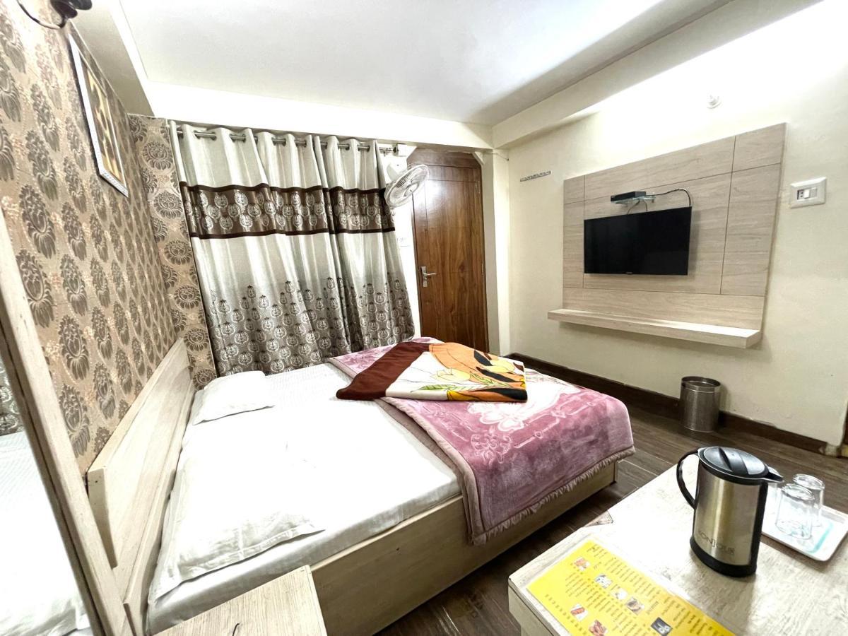 Hotel Prince ! Nainital Mall Road-Prime-Location In-Front-Of-Naini-Lake Hygiene-And-Spacious-Room 外观 照片